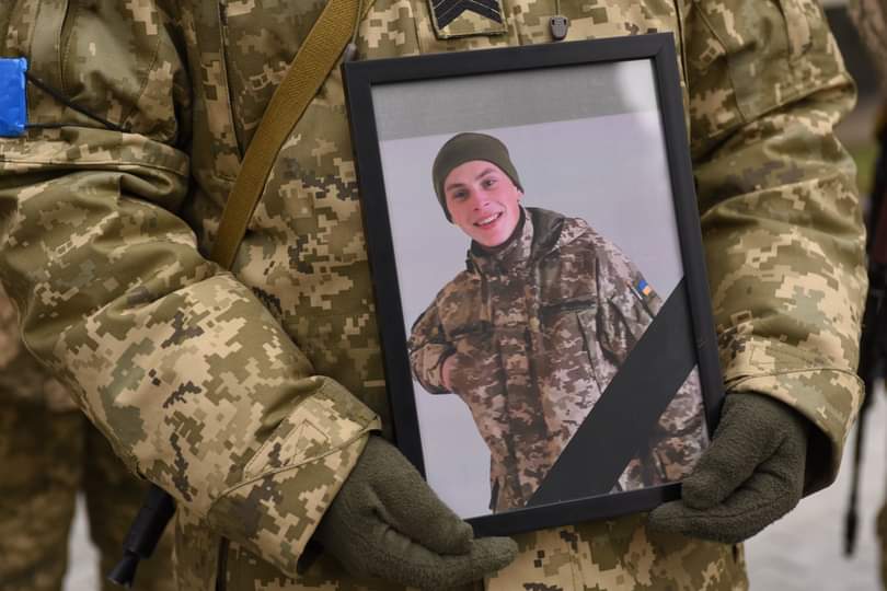 У Рівному прощалися з героєм, який врятував двадцятьох побратимів