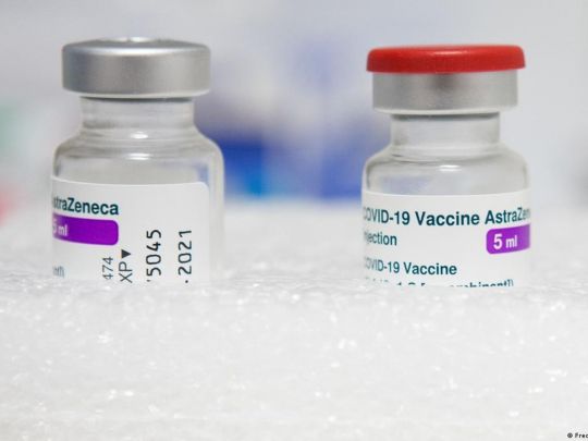 AstraZeneca відкликає з ринку свою вакцину від коронавірусу, оскільки вона може мати небезпечні побічні ефекти