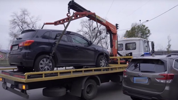 Авто зі штрафмайданчиків Рівненщини передадуть на потреби армії