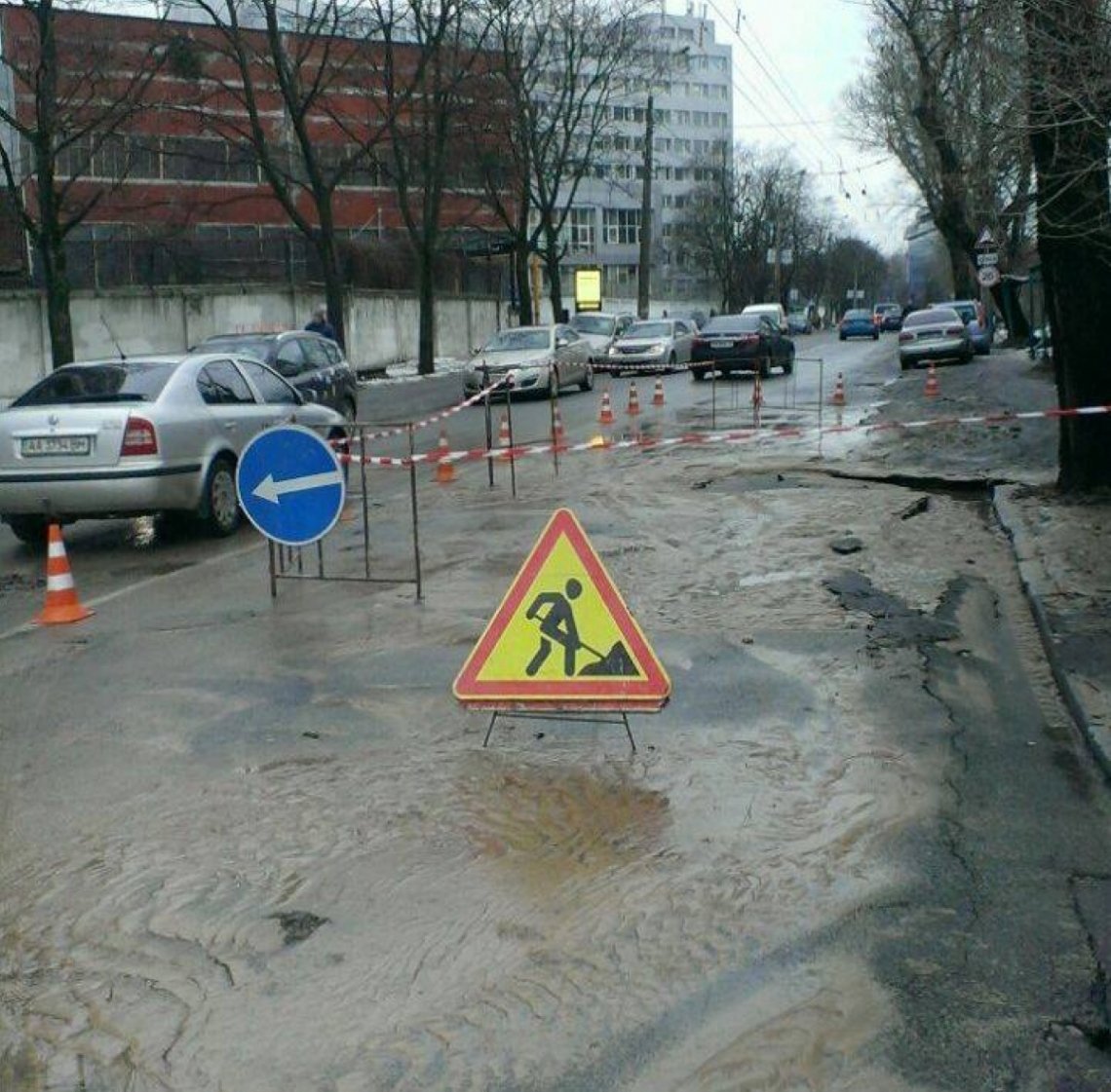 Через пошкодження водопроводу деякі вулиці Рівного сьогодні без водопостачання
