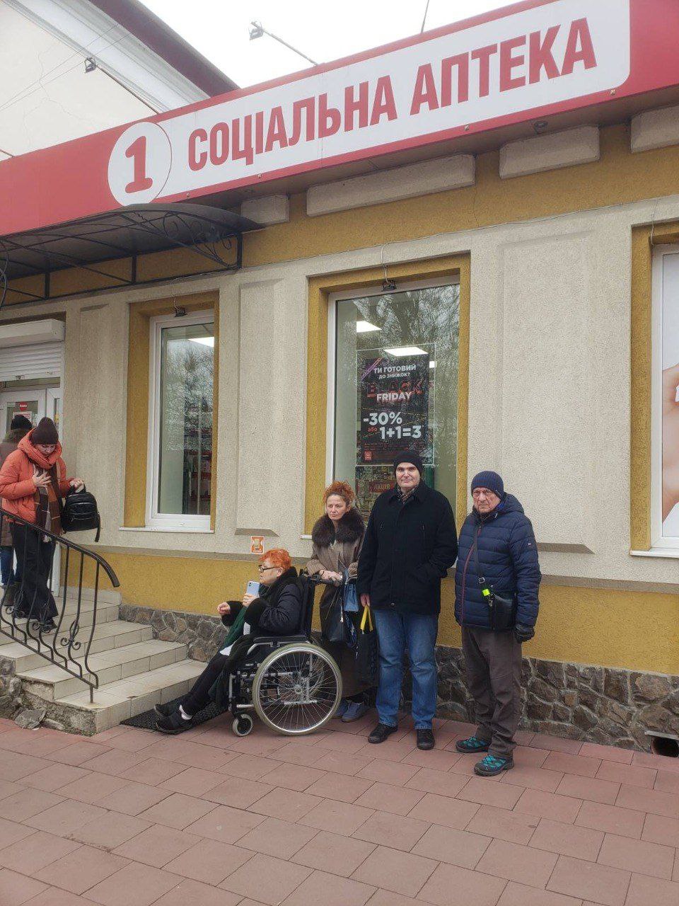 Чи доступні аптеки у Дубні для осіб з інвалідністю?