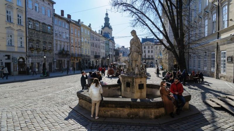 Чи варто рівнянам їхати зараз до Львова на чашку кави?