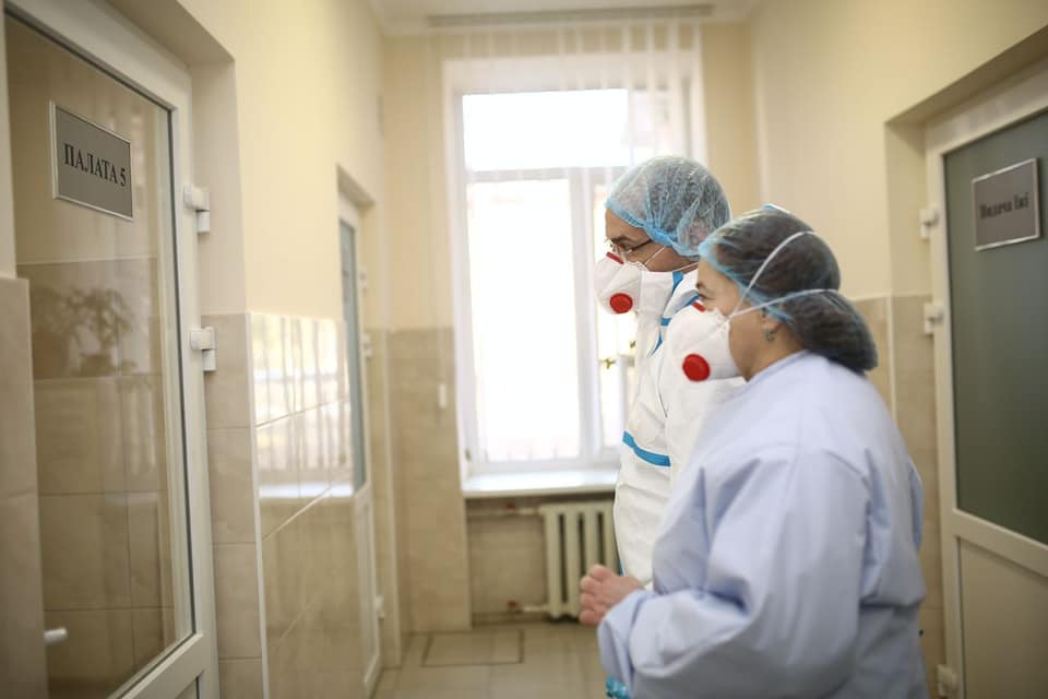 COVID-19 нa Рівненщині: за добу - 616 хворих, 437- у тяжкому стані