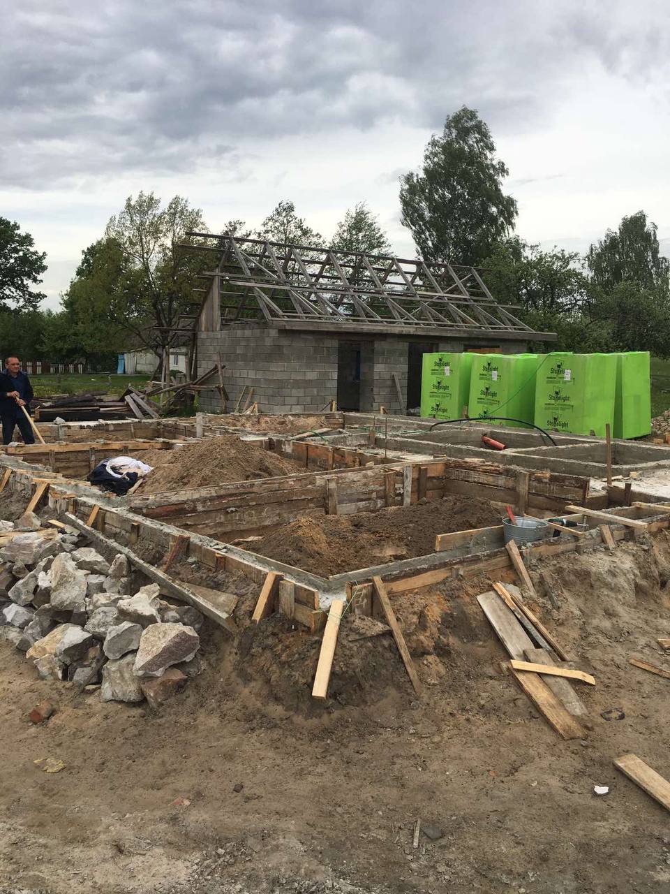 Для кіборга з Березнівщини, в якого згорів будинок, розпочали зводити житло