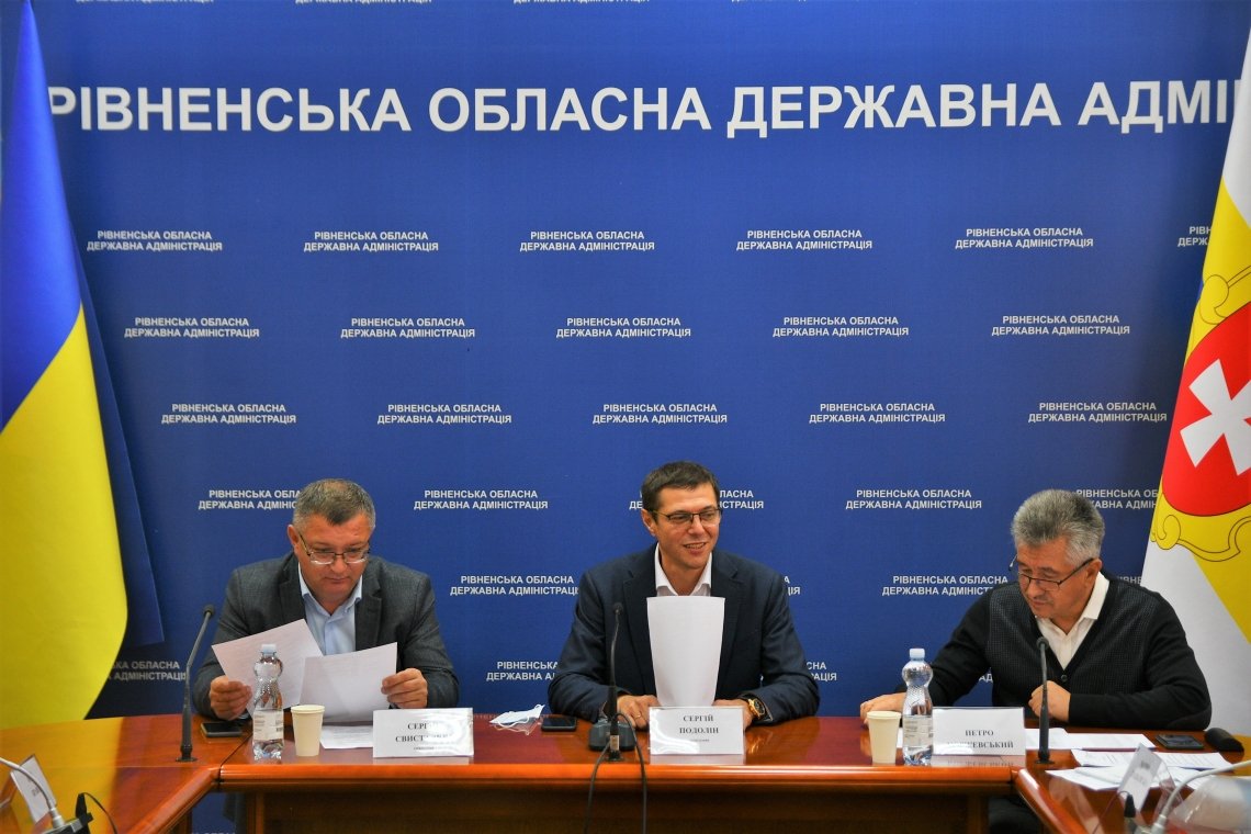 До Дня вчителя 16 освітян Рівненщини отримають обласні премії та відзнаки