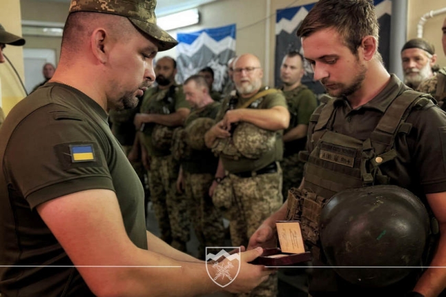Добровольці підписують контракти із ЗСУ: Рівненщина на першому місці