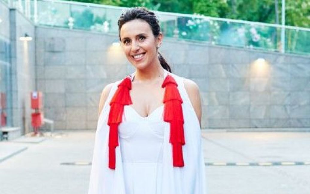 Джамала озвучила суму, яку вдалося отримати на підтримку України від продажу свого дизайнерського вбрання