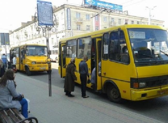 Громадським транспортом у Рівному зможуть користуватися і невакциновані пасажири