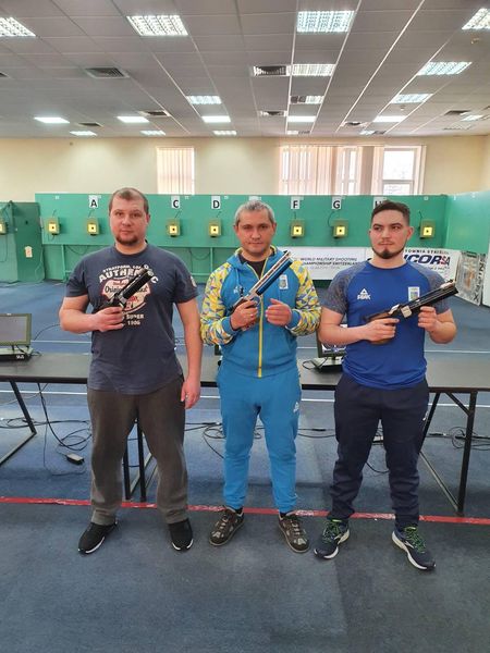 Із Чемпіонату України з кульової стрільби троє рівнян привезли перемогу