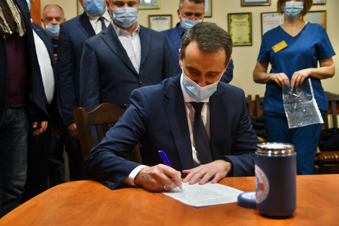 Керівник МОЗу заклав символічний камінь під будівництво відділення трансплантології у Рівному