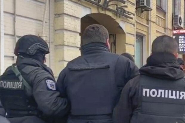 Кіберполіція викрила шахрая, який наживався на бронежилетах та касках
