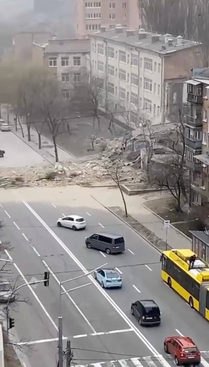 Київ обстріляли балістикою: є поранені та руйнування