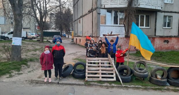 Кодове слово – «паляниця»: в Рівному діти встановили свій «блокпост»
