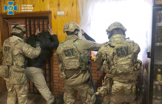 Прикордонники Рівненщини контрабанду за хабар