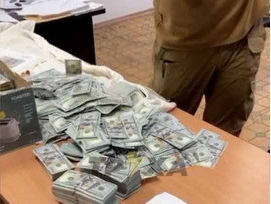 Майже мільйон доларів поліція знайшла у колишнього голови Чернігівської обласної ВЛК