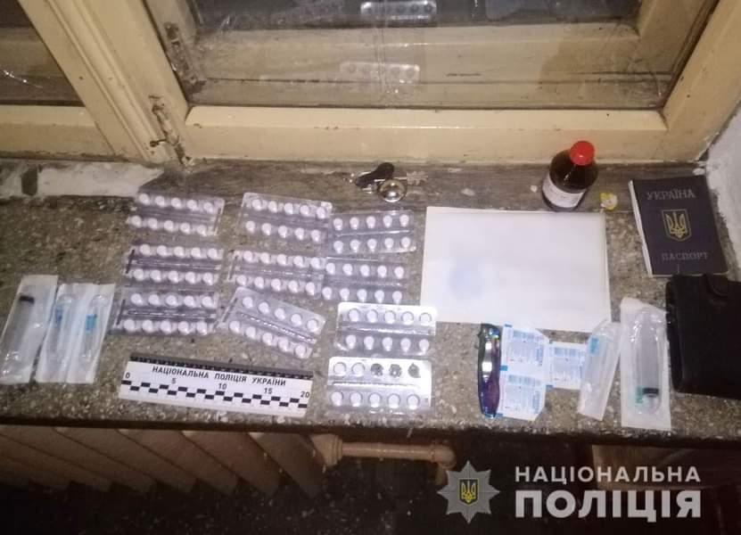 Метадон, амфетамін та марихуана: поліцейські Рівненщини документують вилучення наркотиків