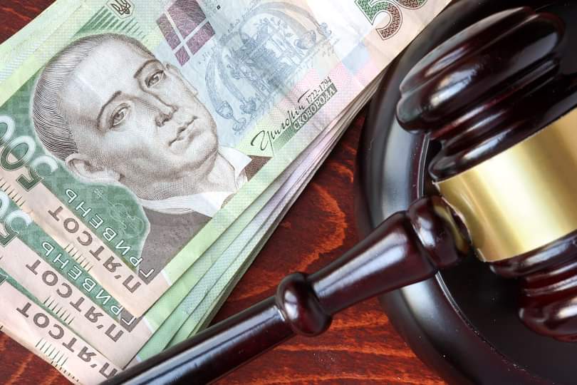 Митників, які систематично брали хабарі - засудили