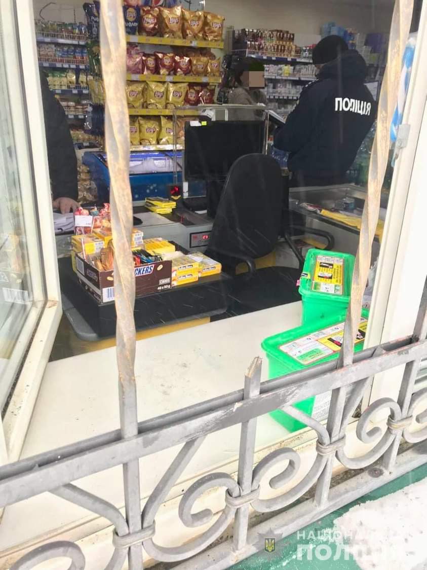 На Рівненщині грабіжник вночі викрав з магазину 700 гривень