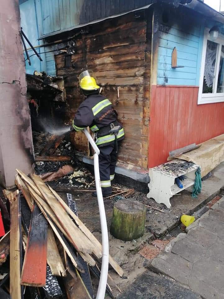 На Рівненщині ледь не згорів житловий будинок