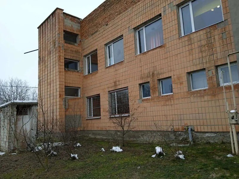 На Рівненщині на аукціонах продали ділянку з бурштином та будівлі
