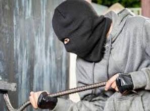 На Рівненщині спіймали хлопця який викрав два шуруповерти та болгарку