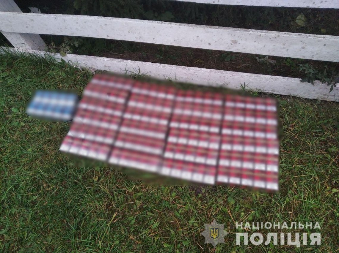 На Рівненщині викрили чоловіка, який перевозив фальсифікований алкоголь, спирт та цигарки