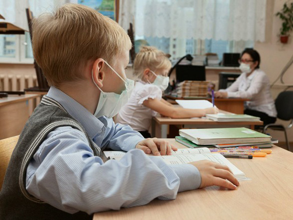 На Рівненщині з понеділка відновлюють навчальний процес