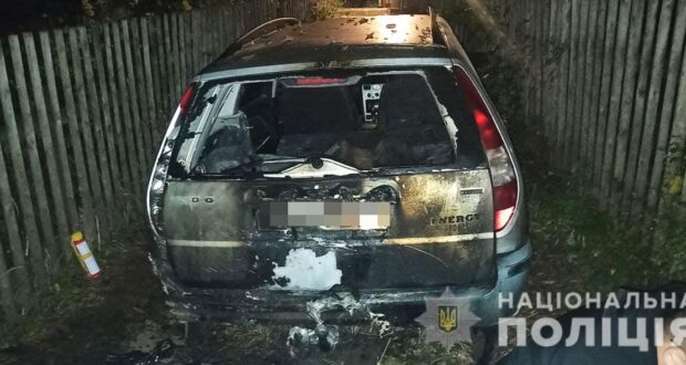 На Рівненщині затримали чоловіка, який підпалив автомобіль