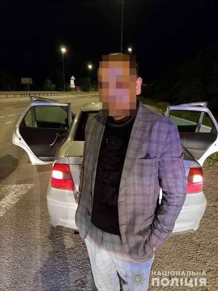 На Рівненщині затримали чоловіка з Донеччини, який здійснив два злочини за пів години