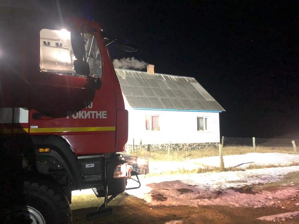 На Рокитнівщині вогонь намагався знищити житловий будинок