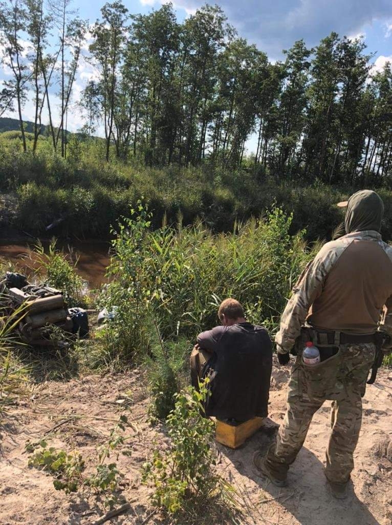 На Сарненщині судитимуть молодиків, які незаконно видобували бурштин