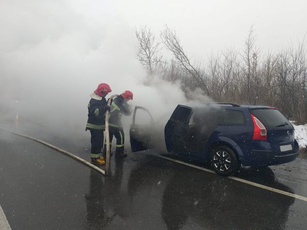 На трасі Київ-Чоп під час руху загорівся автомобіль.