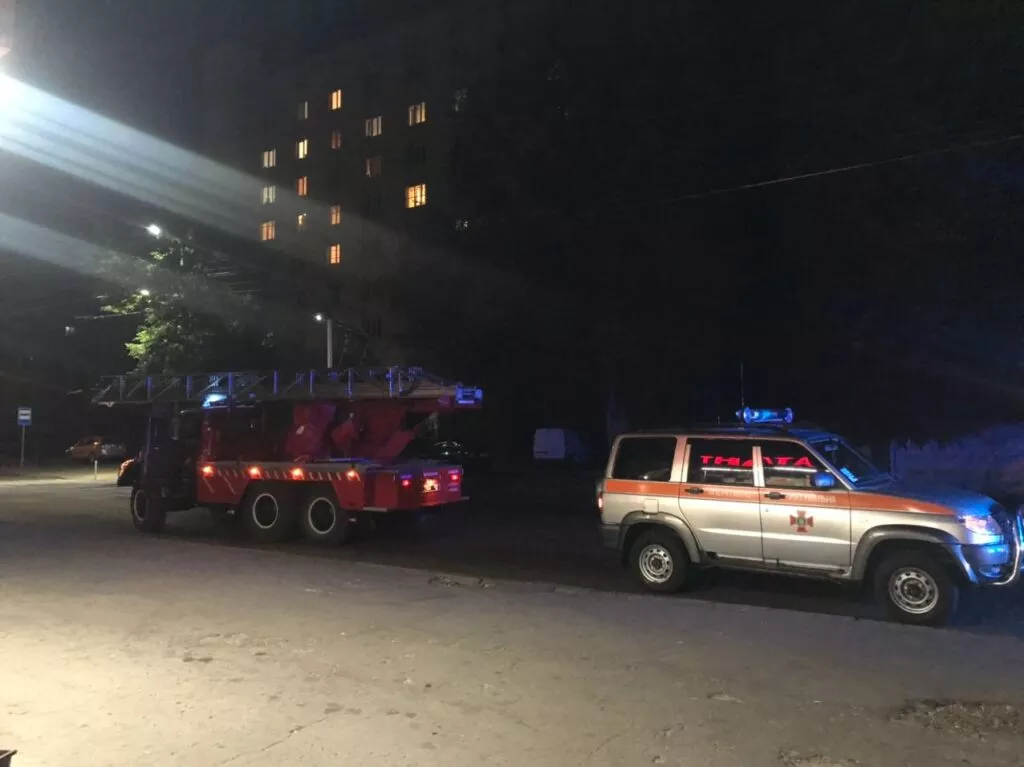 НА ВУЛИЦІ ДУБЕНСЬКІЙ У РІВНОМУ ГОРІЛА КВАРТИРА (ФОТО)