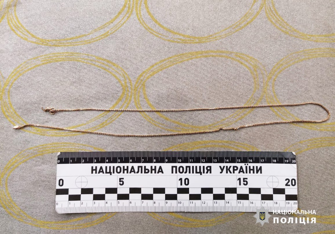 Напав на жінку в її ж дворі