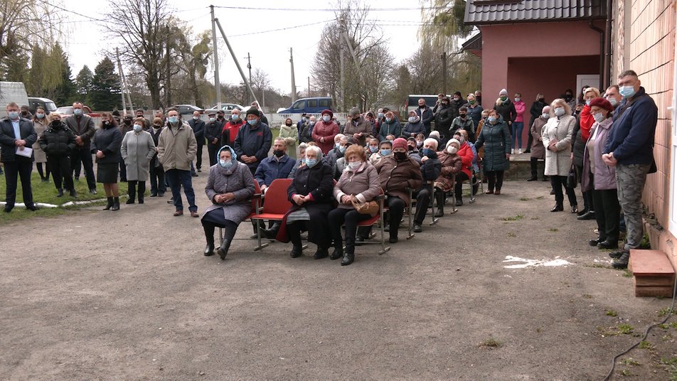 Обурені тарифами, мешканці Нової Українки зібрали схід села