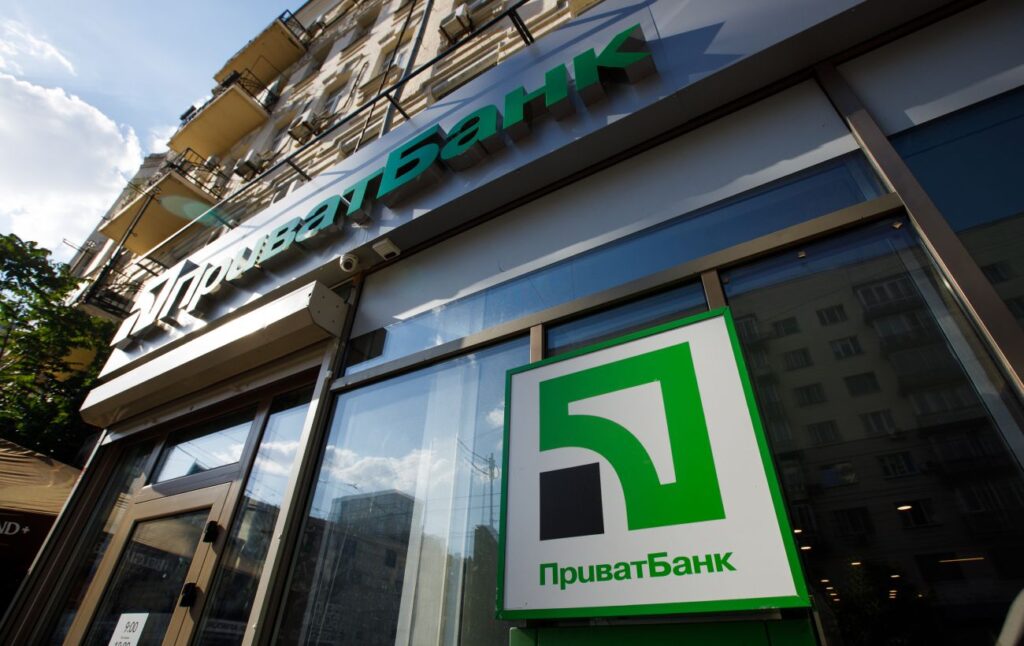 Окупанти заволоділи базою боржників ПриватБанку