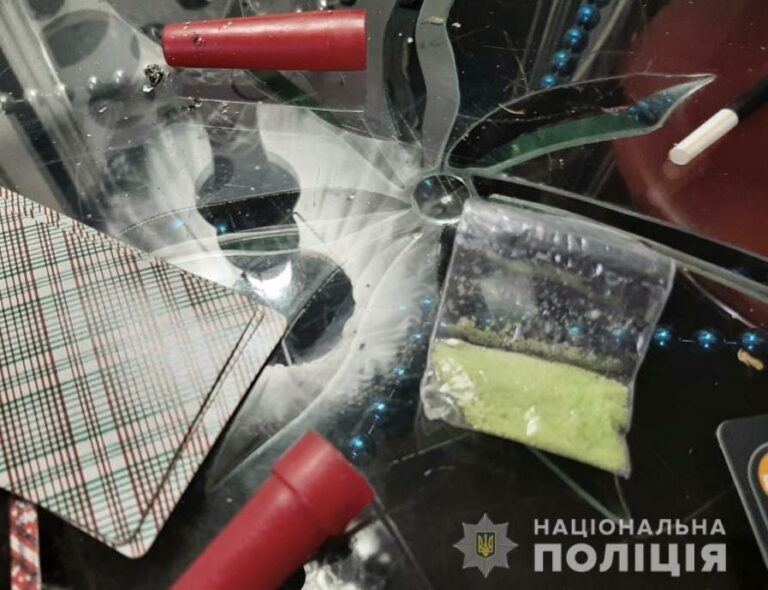 Опiй, канабiс та зброя: правоохоронцi Кiровоградщини впiймали рецидивiстiв (ФОТО)