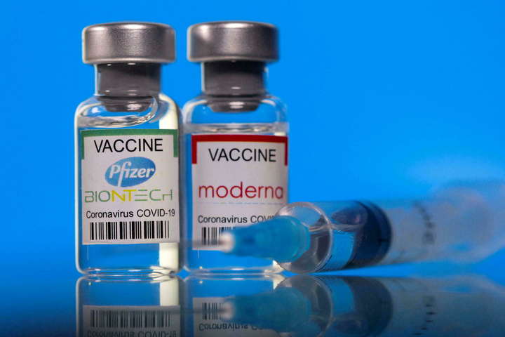 Pfizer чи Moderna: що захищає краще від штаму «Дельта»