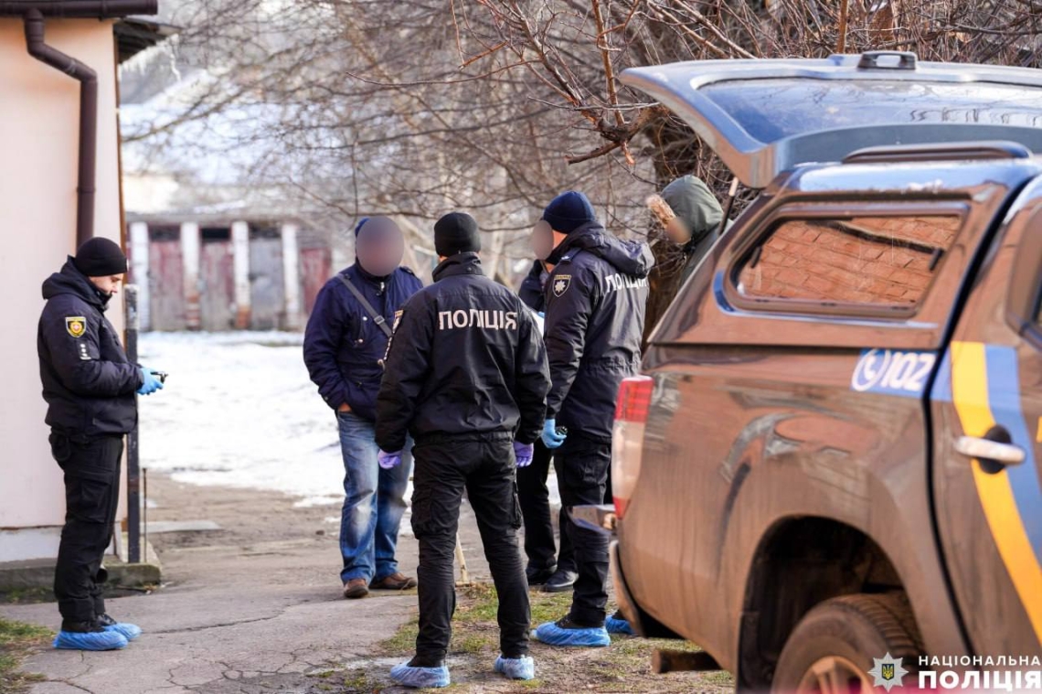 Побив і залишив у дворі помирати
