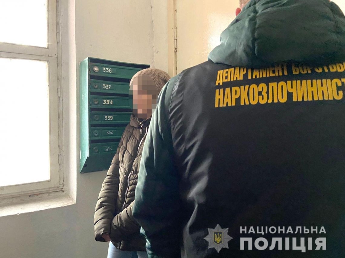 Поліцейські затримали рівнянку за збут метамфетаміну