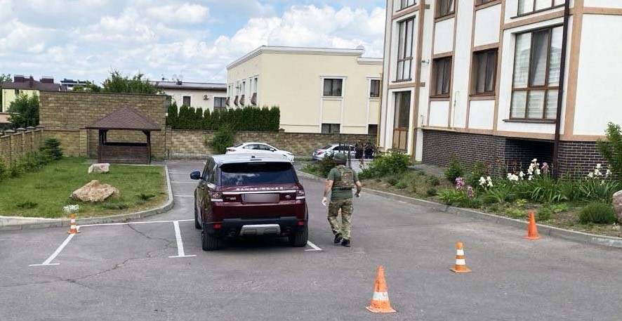 Попередження чи помста: в автомобіль підприємця кинули гранату