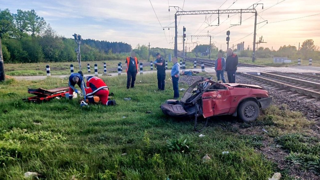 Потяг наїхав на авто: загинули два брати