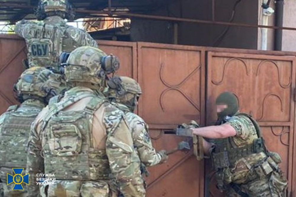 Рекетири вибивали гроші з сім’ї загиблого воїна ЗСУ