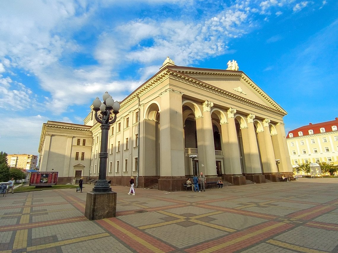 У Рівненському драмтеатрі запрацює Центр з вакцинації населення