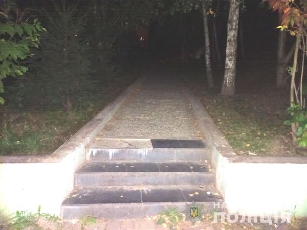 Рівнянку посеред вулиці невідомий вдарив ножем у живіт