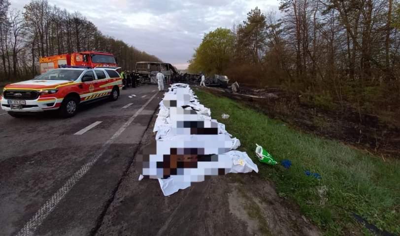 Родичам почали віддавати тіла загиблих у ДТП біля Дубна