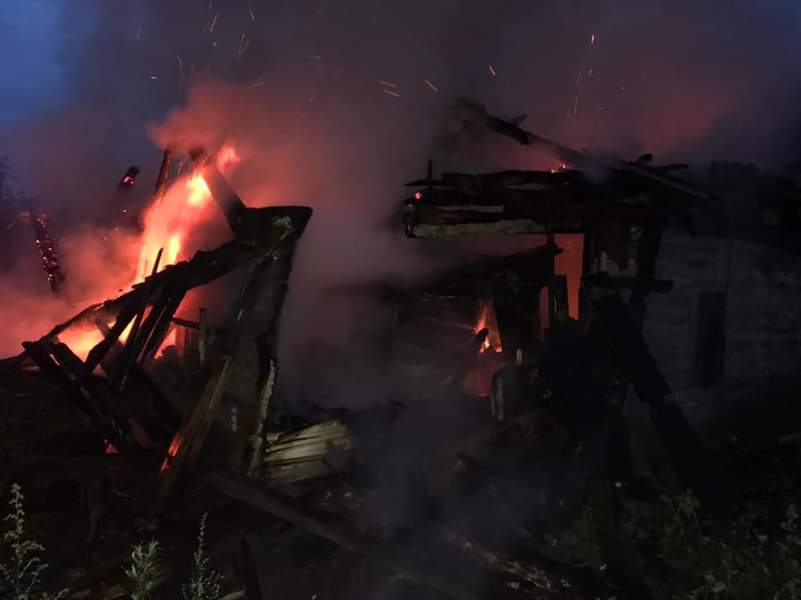 Сьогодні на світанку згорів дерев'яний будинок