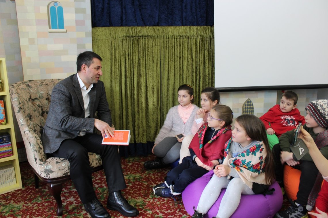 Татусево-книжковий проєкт: в області стартували читання з відомими батьками