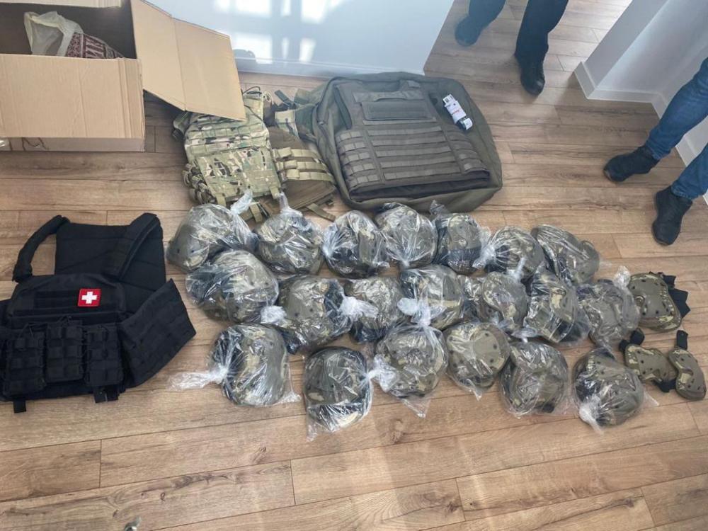 Торгували гуманітарною допомогою, зброєю та допомагали з виїздом за кордон: на Рівненщині судитимуть учасників злочинної організації