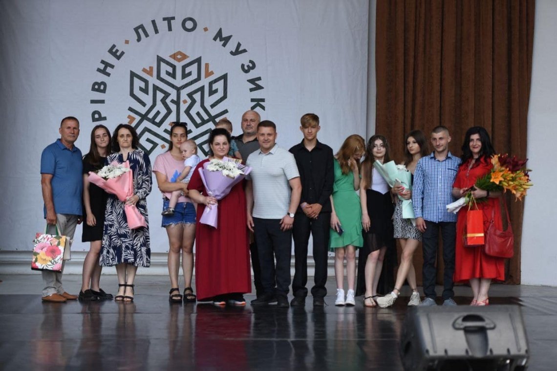 Троє рівнянок отримали звання 